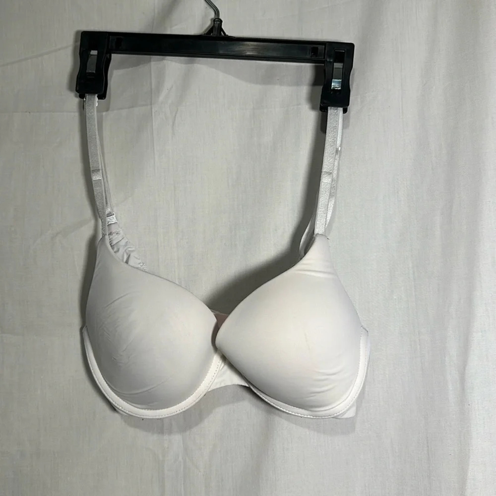 white Victoria's Secret tshirt push-up full coverage bra size 32C
